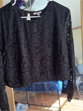 Women’s Black Lace Long-Sleeve Top